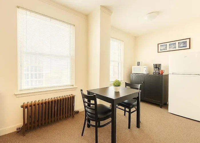 1br Gold Coast Vintage Gem - Sp 1700 *